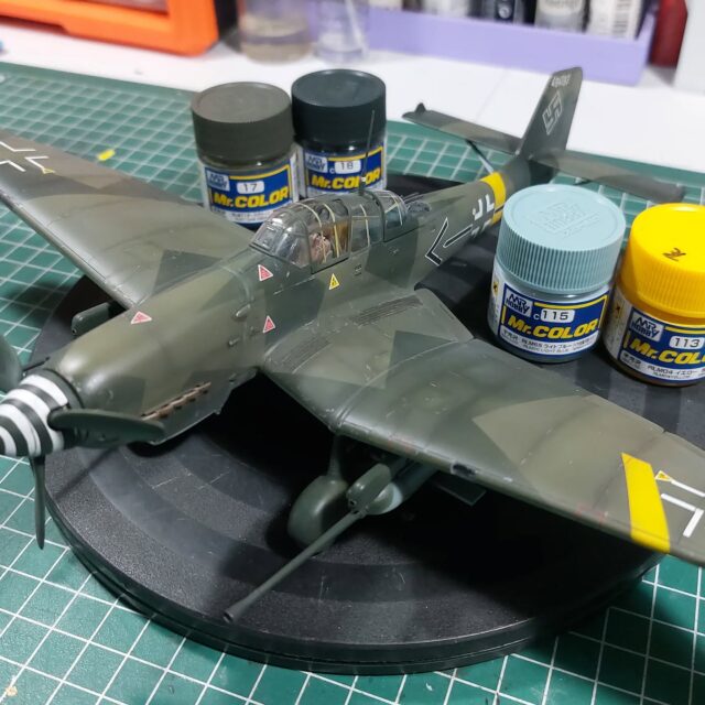 Los mejores acabados se logran con los mejores insumos!!! Colores altamente fieles a la realidad!! #mrhobby #rocoscalemodels #chilehobby #warbirds #ww2planes #stuka